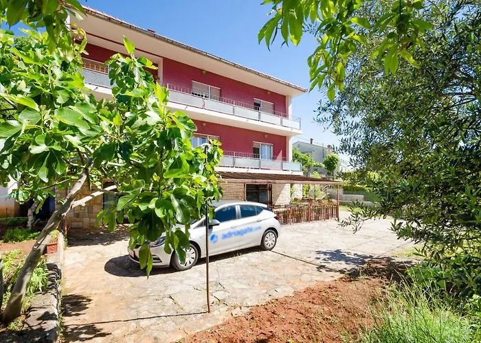 Apartments Mladen Jelica